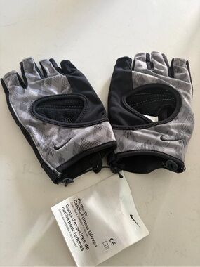 Nike Gray & Black Women's Half-Finger Workout Gloves